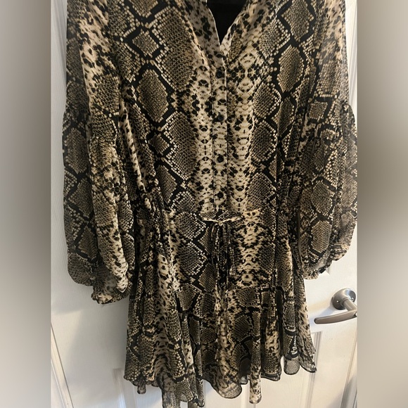 Shop Thursdays snake print dress - Picture 4 of 6